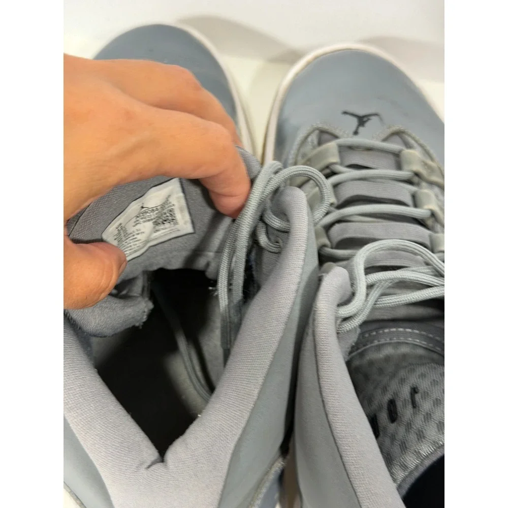 Jordan Max Aura Cool Grey White Gum Basketball Shoes AQ9084-012 Mens Size 12